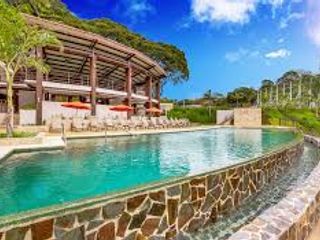 Casa Contemporánea en Condominio Montezuma | 3DOR / 2.5BA | 250 m² — photo 2 of 20