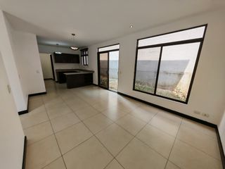 Venta de casa en condominio Atocha, Lagunilla de Heredia — foto 2 de 5
