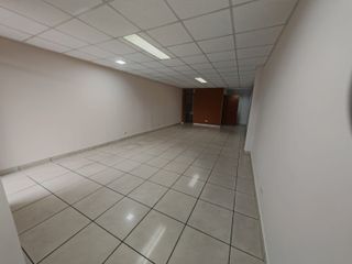 Alquiler de local comercial con excelente ubicación en El Carmen de Guadalupe — foto 4 de 5