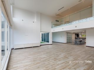 21351 - Spacious Penthouse with excellent location and panoramic views — photo 3 of 20