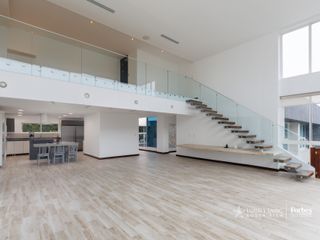 21351 - Spacious Penthouse with excellent location and panoramic views — photo 5 of 20