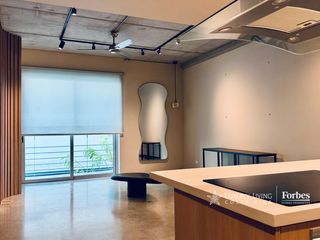 21384 - Remodeled and Fully Equipped Single Loft with Premium Amenities — photo 5 of 11