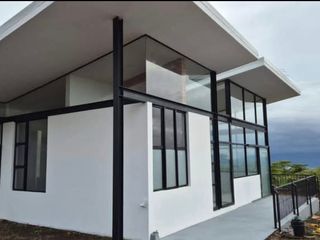 VENTA / (se Alquila) HERMOSA cASA  DE 1 PLANTA en San Rafael de Heredia — photo 2 of 6