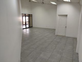 Plaza Rainbow, 3 locales comerciales disponibles — photo 4 of 21