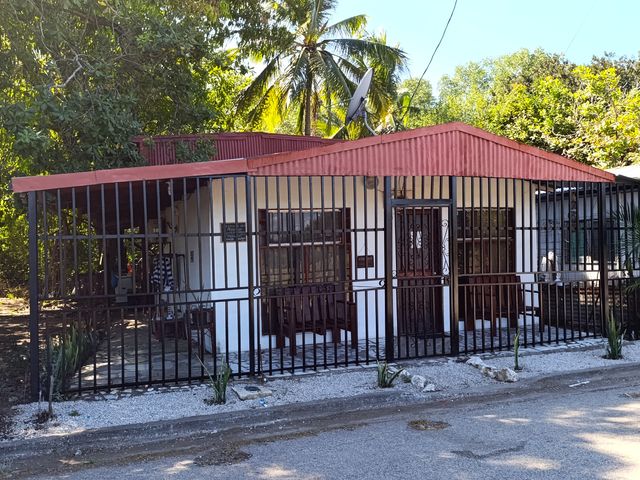 Cabinas en Puerto Thiel — photo 1 of 6
