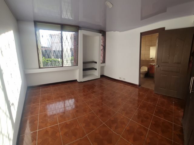 Casa esquinera en Tibas — foto 2 de 5
