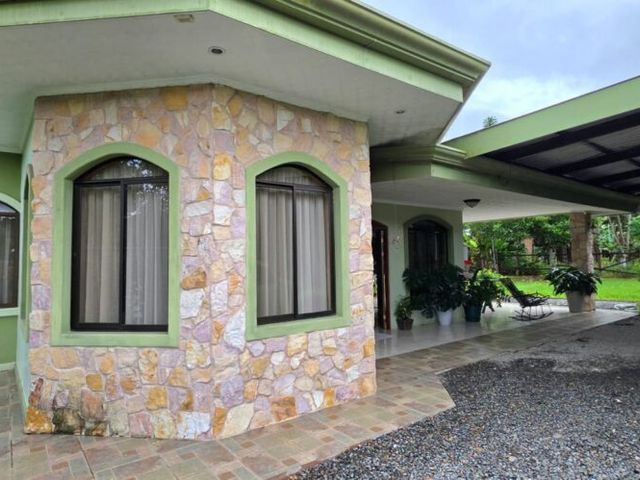 Linda casa en venta en Repunta de Pérez Zeledón — foto 1 de 5
