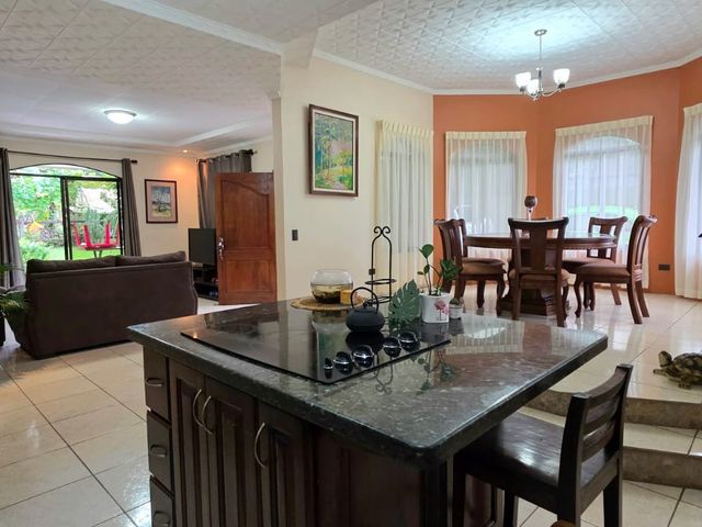 Linda casa en venta en Repunta de Pérez Zeledón — foto 3 de 5