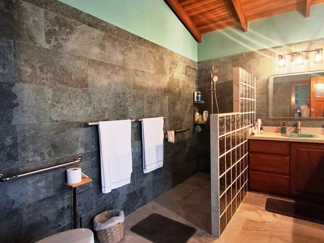 Casa Pristine Elegance with Ocean Views! — foto 10 de 20