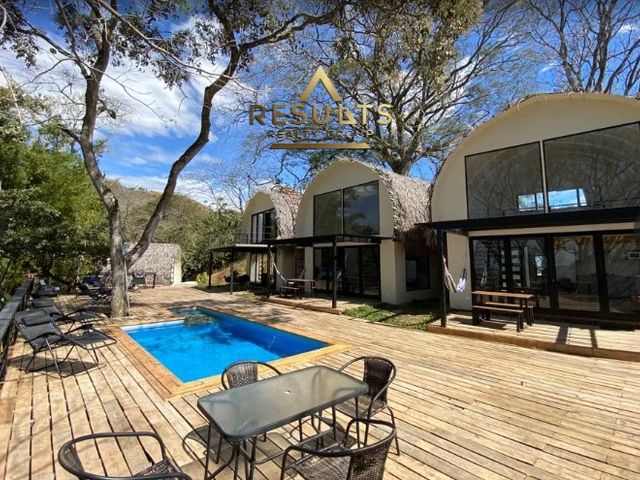Hilltop INCOME PRODUCING VILLA Investment with Ocean Views! — foto 1 de 19