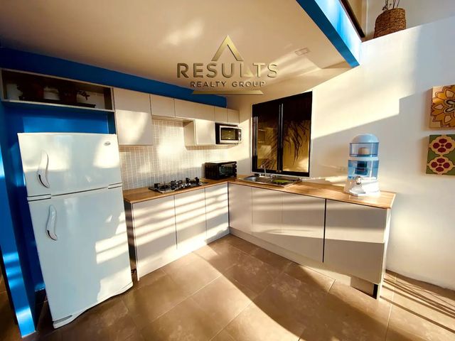 Hilltop INCOME PRODUCING VILLA Investment with Ocean Views! — foto 9 de 19