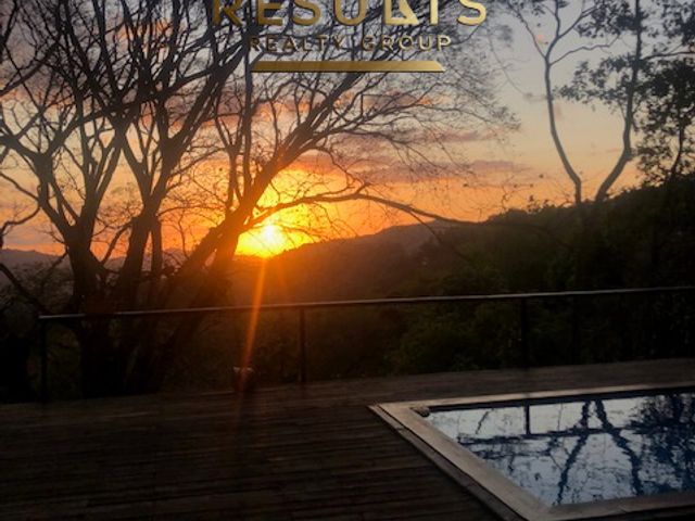 Hilltop INCOME PRODUCING VILLA Investment with Ocean Views! — foto 2 de 19