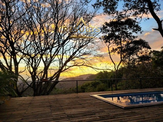 Hilltop INCOME PRODUCING VILLA Investment with Ocean Views! — foto 12 de 19