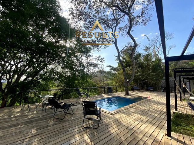 Hilltop INCOME PRODUCING VILLA Investment with Ocean Views! — foto 3 de 19