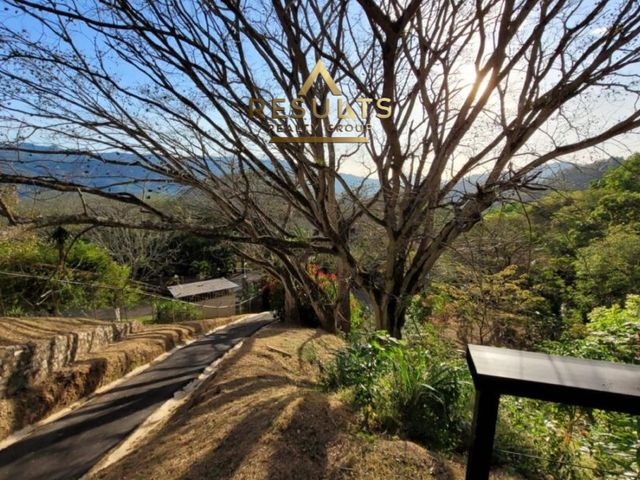 Hilltop INCOME PRODUCING VILLA Investment with Ocean Views! — foto 16 de 19