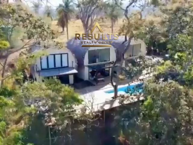 Hilltop INCOME PRODUCING VILLA Investment with Ocean Views! — foto 11 de 19