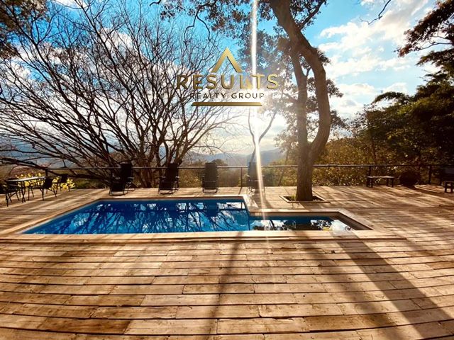 Hilltop INCOME PRODUCING VILLA Investment with Ocean Views! — foto 4 de 19