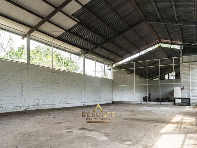 COMMERCIAL Bodegas Strategic Location | Excellent Road Frontage | Ready-to-Use — foto 4 de 10