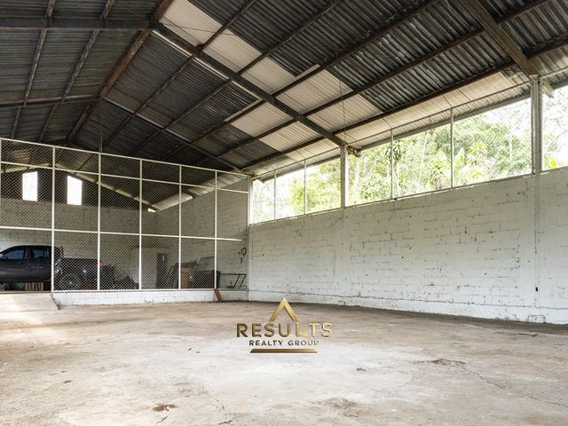 COMMERCIAL Bodegas Strategic Location | Excellent Road Frontage | Ready-to-Use — foto 6 de 10