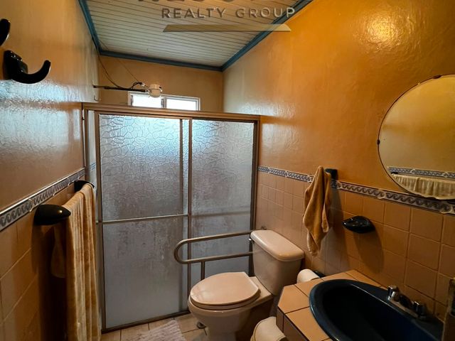 Central Sarchi home for Commercial Use — photo 11 of 13
