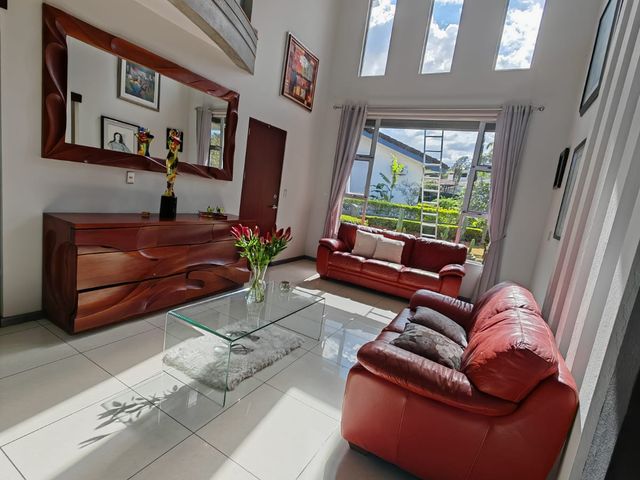 Venta de casa en Piedades de Santa Ana. Residencial privado — photo 8 of 28