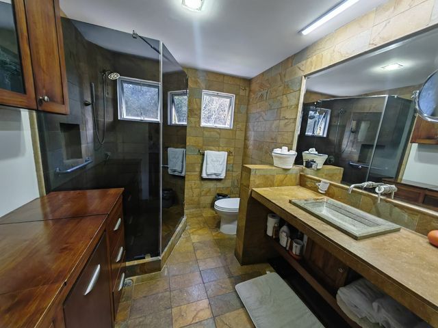 Venta de casa en Piedades de Santa Ana. Residencial privado — photo 17 of 28