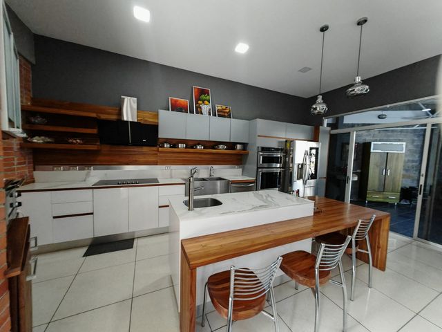 Venta de casa en Piedades de Santa Ana. Residencial privado — photo 21 of 28