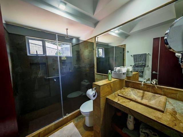 Venta de casa en Piedades de Santa Ana. Residencial privado — photo 18 of 28
