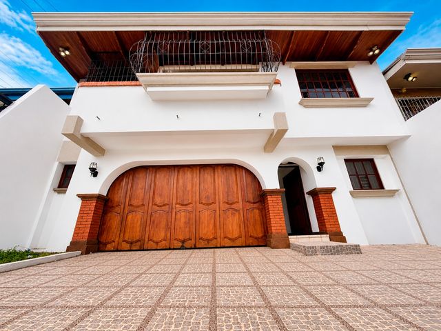 Casa amplia con gran potencial comercial — foto 6 de 6