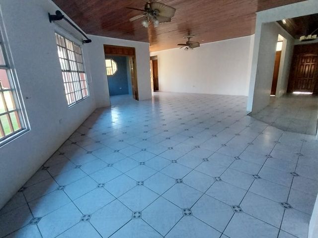 Casa con Terreno de 5.000m2 en Guápiles — photo 4 of 14