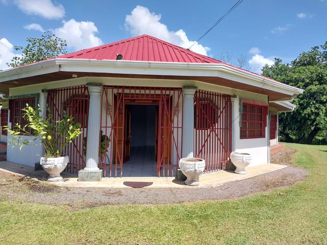 Casa con Terreno de 5.000m2 en Guápiles — photo 8 of 14