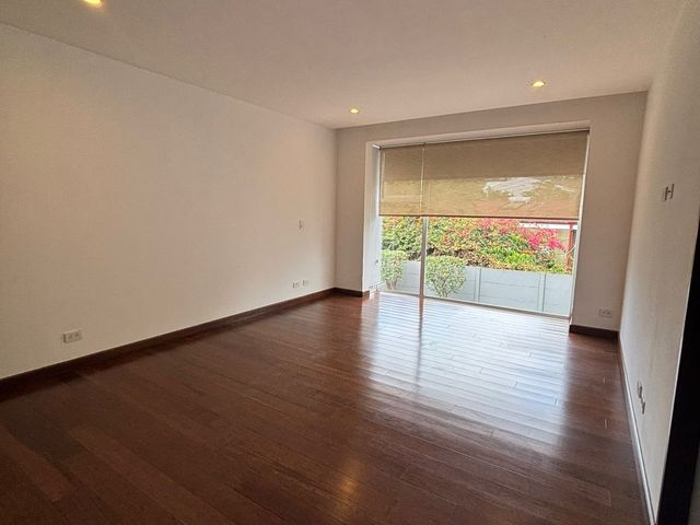 Residencia Contemporánea en San Rafael de Escazu — photo 9 of 21