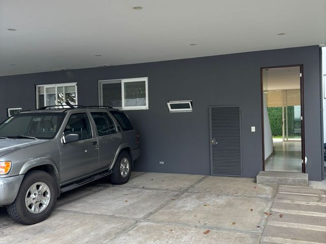 Residencia Contemporánea en San Rafael de Escazu — photo 8 of 21