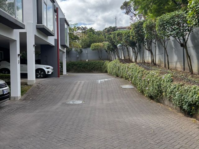 Residencia Contemporánea en San Rafael de Escazu — photo 18 of 21
