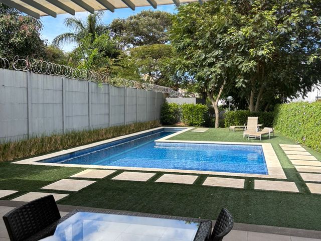 Residencia Contemporánea en San Rafael de Escazu — photo 19 of 21