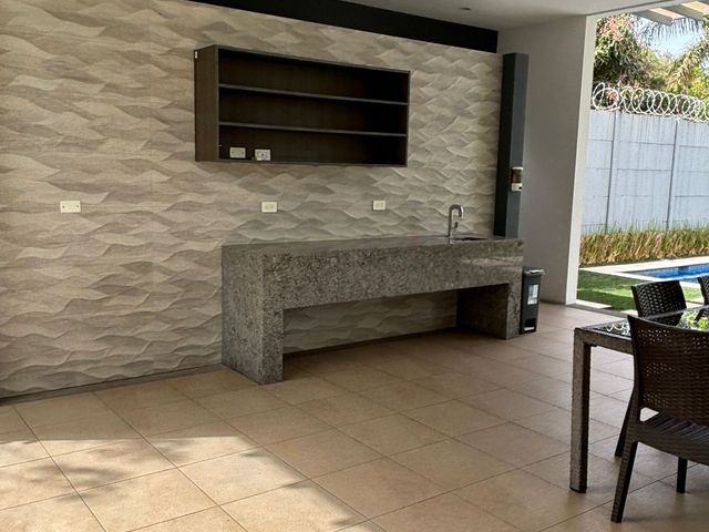 Residencia Contemporánea en San Rafael de Escazu — photo 20 of 21
