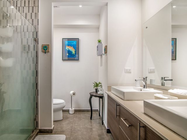 Apartamento de Lujo Totalmente Equipado en el Corazón de Santa Ana — photo 8 of 19