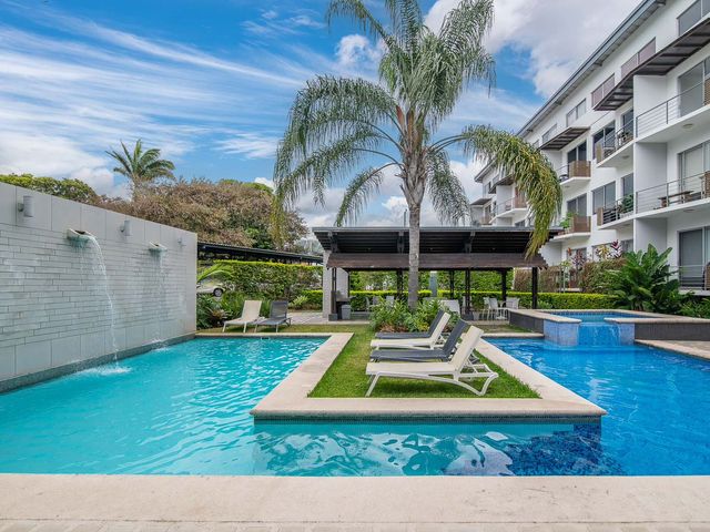 Apartamento de Lujo Totalmente Equipado en el Corazón de Santa Ana — photo 14 of 19
