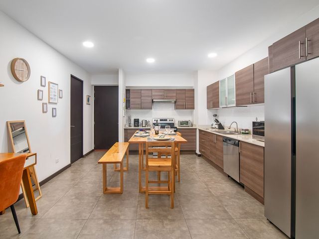 Apartamento de Lujo Totalmente Equipado en el Corazón de Santa Ana — photo 9 of 19
