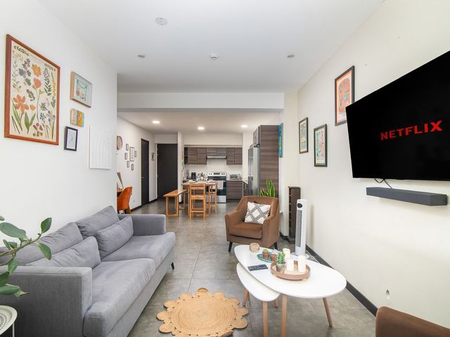 Apartamento de Lujo Totalmente Equipado en el Corazón de Santa Ana — photo 13 of 19
