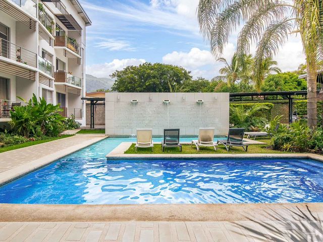 Apartamento de Lujo Totalmente Equipado en el Corazón de Santa Ana — photo 16 of 19