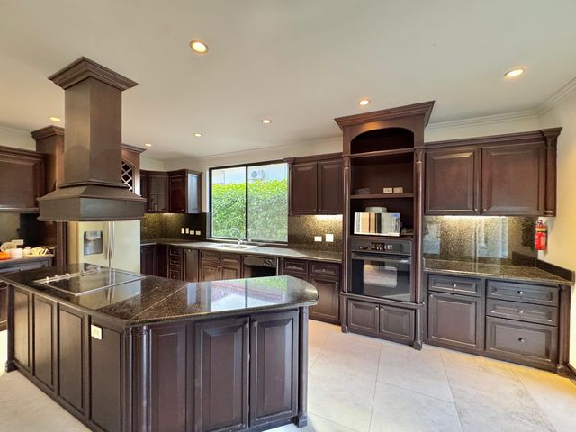 Espectacular Residencia con Piscina Privada y Amplio Jardín en Valle del Sol Lindora — foto 13 de 21