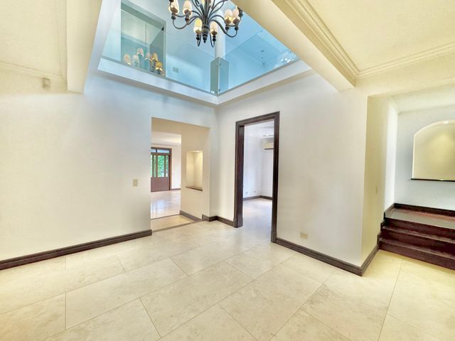 Espectacular Residencia con Piscina Privada y Amplio Jardín en Valle del Sol Lindora — foto 11 de 21