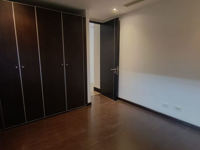 Loft de Lujo en Avenida Escazú 150 m² de Diseño Contemporáneo — photo 5 of 18