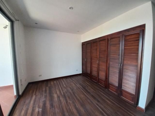 Elegante Casa Colonial Contemporánea en Rohrmoser 4 Hab + Oficina — photo 15 of 21