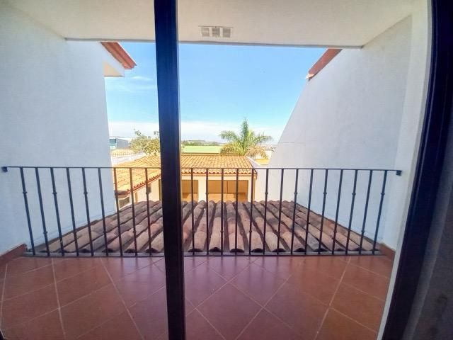 Elegante Casa Colonial Contemporánea en Rohrmoser 4 Hab + Oficina — photo 17 of 21