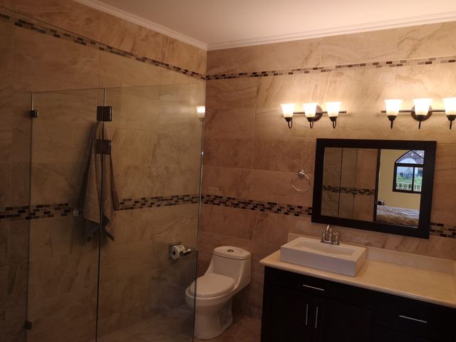 Lujoso Townhouse en Cariari con Vista al Golf 340m2 Amueblado y Equipado — photo 6 of 17