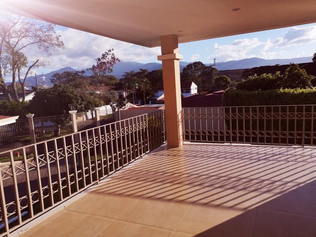Lujoso Townhouse en Cariari con Vista al Golf 340m2 Amueblado y Equipado — photo 10 of 17