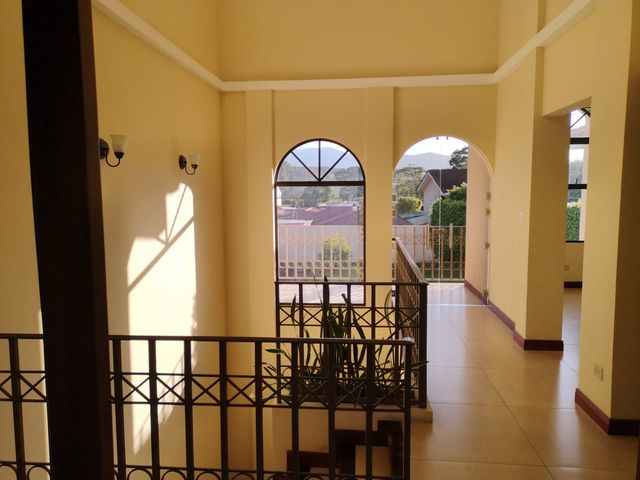 Lujoso Townhouse en Cariari con Vista al Golf 340m2 Amueblado y Equipado — photo 14 of 17