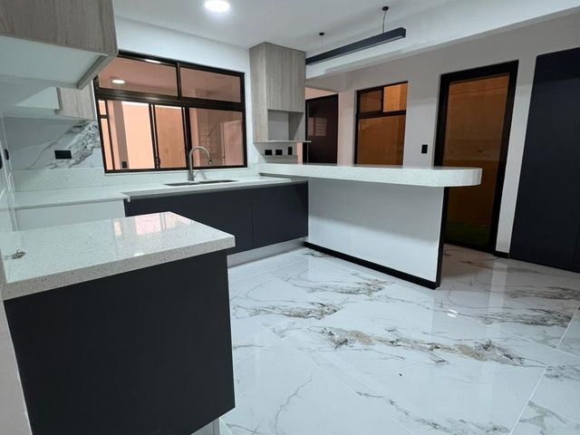 Moderna y Amplia Casa 3 Habitaciones en Urbanización Baviera en Alajuela — photo 19 of 20